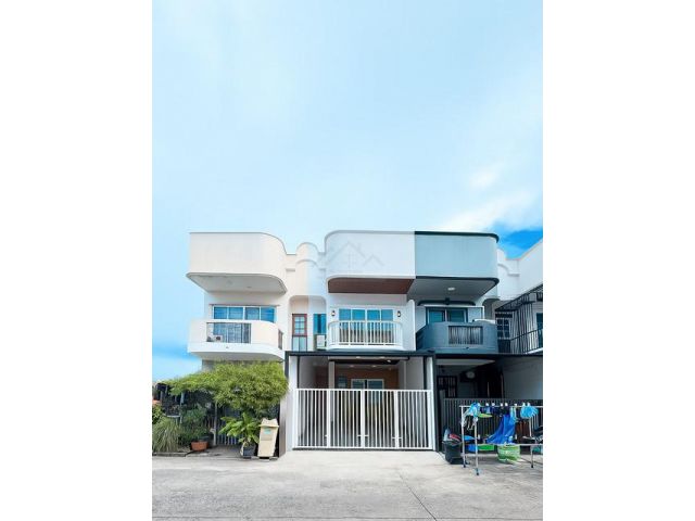ขายทาวน์โฮม 3 ชั้น 17 ตรว. 84 แมนชั่น ลาดพร้าว84 ใกล้เลียบด่วน