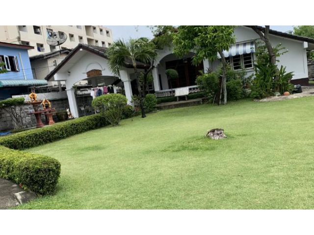 ที่ดินเปล่า ( มีบ้าน 1 หลัง จะเอาหรือไม่เอาก็ได้ ) บนถนนเทพารักษ์ เมือง สมุทรปราการ ติดถนนน 2 ซอย