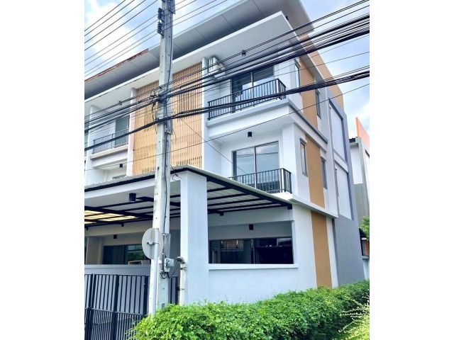 ขายทาวโฮม 3 ชั้น โครงการอีโคสเปซ เกษตร-นวมินทร์ หลุดจอง ปรับราคาลง