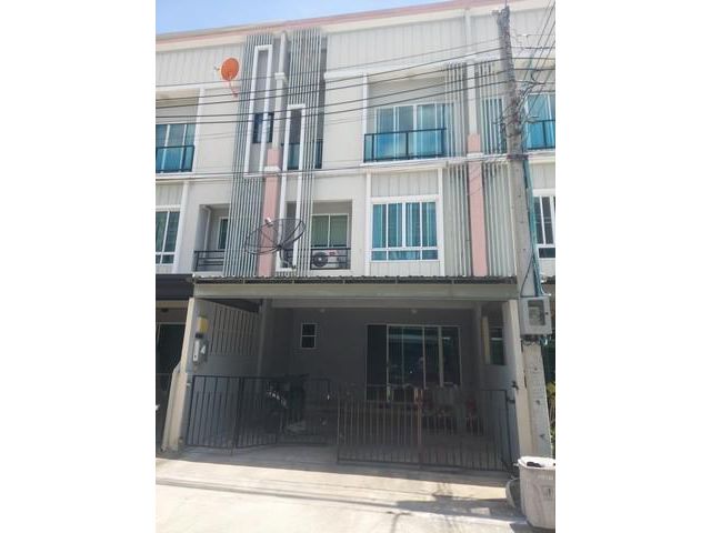 ให้เช่าทาวโฮม3 ชั้น หมู่บ้านพาทิโอพัฒนาการ ซอย38