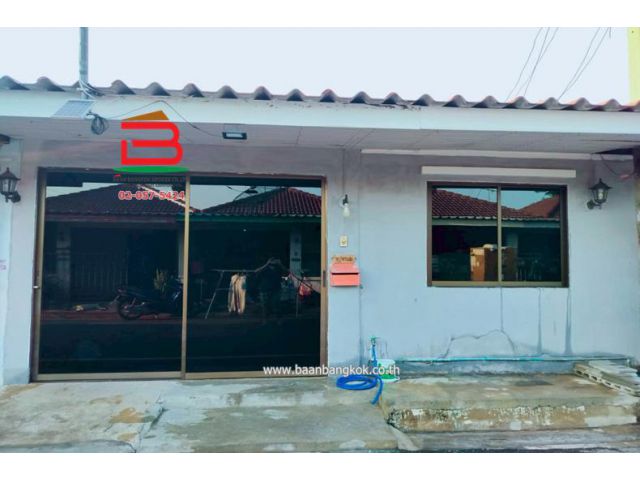 ทาวน์เฮาส์ 1 ชั้น หมู่บ้าน อาสาเฮ้าส์ 5 เนื้อที่ 18 ตรว. ใกล้โรงเรียนราชวินิต นนทบุรี  อำเภอบางใหญ่ จังหวัดนนทบุรี