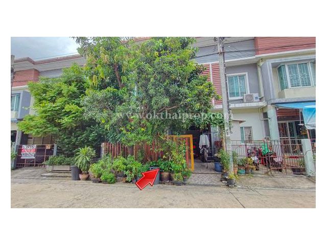 ทาวน์เฮ้าส์ หมู่บ้าน บัวทองธานี ถนนกาญจนาภิเษก บางบัวทอง นนทบุรี