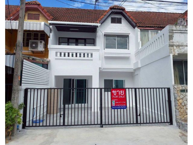 ขายทาวน์เฮ้าส์ 2 ชั้น รีโนเวทใหม่ หมู่บ้านรินรดา ซอยนวลจันทร์ 24 เขตบึงกุ่ม  ขนาด 28.5 ตร.ว. ใกล้แฟชั่นไอส์แลนด์