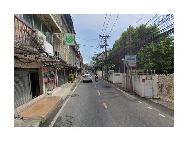 ขายที่ดินพร้อมสิ่งปลูกสร้าง ติดถนนใหญ่ ถนนเย็นอากาศ