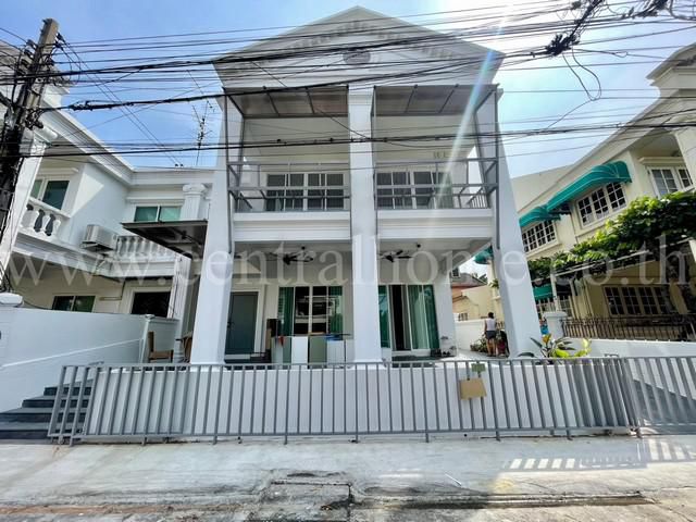 P2 บ้านแฝด หมู่บ้าน การ์เด้นซิตี้ สุขุมวิท 79 หลังริม พร้อมเข้าอย