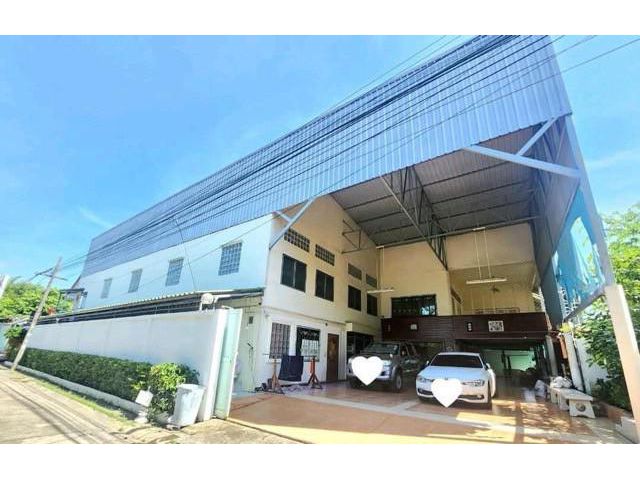 ให้เช่าบ้านเดี่ยวพร้อมโกดัง 200 ตรว. พื้นที่ 1176 ตร.ม. ถนนนาคนิวาส ซอยลาดพร้าว 71 ใกล้เลียบด่วน Central Eastville