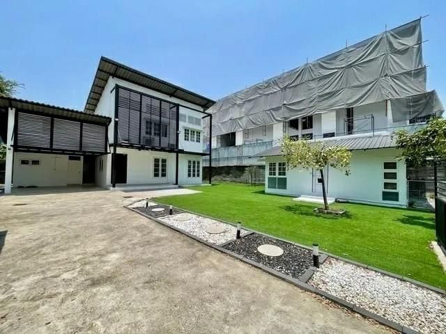บ้านเดี่ยว 2 ชั้น หลังใหญ่ MRT รามอินทรา40 600 ม. 4 นอน  รร.สายอั