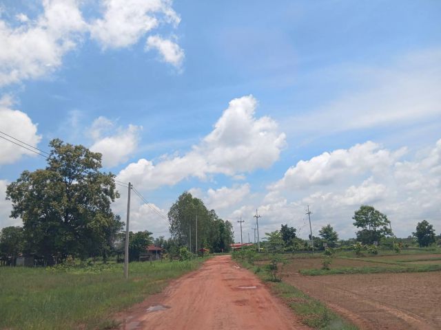 ขายถูกที่ดินโฉนดครุฑแดง 200 ตร.วา ต.สามพร้าว ห่างม.ราชภัฎ7กม. ถนนดี ไฟฟ้าพร้อม