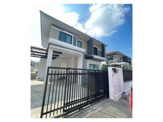 บ้านใหม่เอี่ยม เฟอร์ใหม่ทั้งหลัง ใกล้ รร.นานาชาติ Mill Hill 10 นา