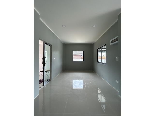 ขายบ้านในกำแพงแสน 3ห้องนอน 2ห้องน้ำ  ให้ที่ดินเยอะ ทำเลทอง ใกล้โรงบาลกำแพงแสนเพียง3กม. เนื้อที่110ตรว. พื้นที่ใช้สอยเยอะ