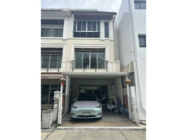 บ้านกลางกรุง เดอะรอยัล เวียนนา รัชวิภา