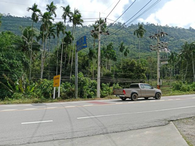 ขายที่ดินโฉนด5.5ไร่ติดถนนใหญ่ ห่างท่าเรืออเนกประสงค์ระนอง500เมตร