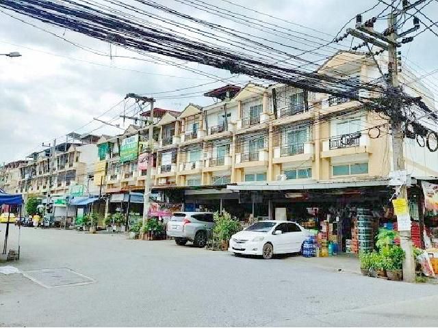 ตลาดชัชวาล ให้เช่าอาคารพาณิชย์ 3.5 ชั้น  25ตร.วา.คลอง 7 3.5 กม.