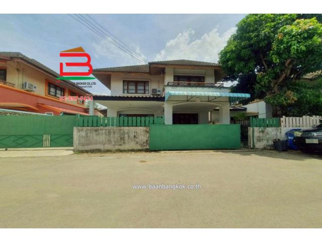 บ้านเดี่ยว หมู่บ้าน ศรีมีนวิลเลจ (ซ.ราษฎร์อุทิศ 40) เนื้อที่ 51 ตรว. ใกล้ตลาดมีนบุรี แขวงมีนบุรี เขตมีนบุรี