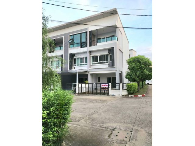 พิเศษ! ทาวน์โฮม 3ชั้น  หลังมุม : เดอะริคโค่ ทาวน์ วัชรพล  (The Ricco Town Watcharapol) ซ.ร่วมมิตรพัฒนา(ห้าแยกวัชรพล)