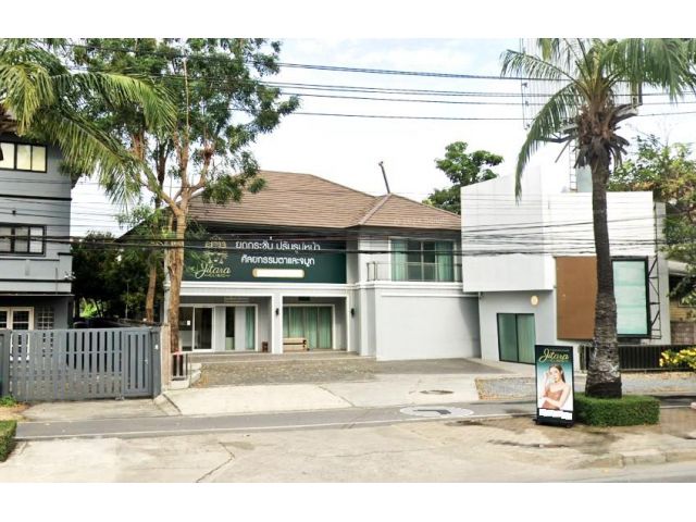 ขายบ้านสวย ติดถนนเลียบด่วนรามอินทรา ใกล้ central eastville ถนนประดิษฐ์มนูธรรม วังทองหลาง กทม.