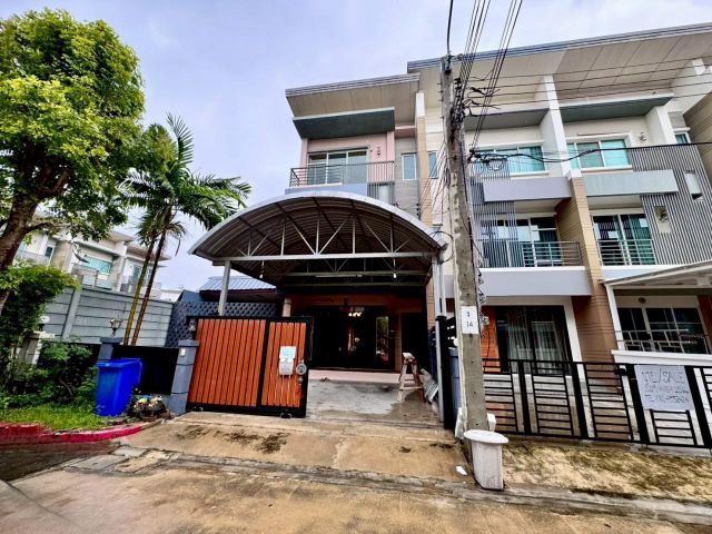 ให้เช่าทาวน์โฮม 3 ชั้น หมู่บ้านทาวน์อเวนิว-พระราม 9 พร้อมเข้าอยู่ 5 พ.ค. 2025 (N.1669)