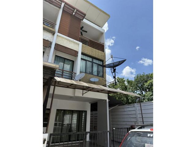 ให้เช่าทาวน์โฮม 3 ชั้นหลังริม ม.ซิกเนเจอร์วัชรพล ติดเพลินนารี่ มอ