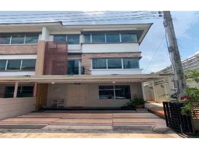 ให้เช่าทาวน์โฮมหลังมุม 3 ชั้น ทาวน์โฮม Town Plus เกษตร นวมินทร์ พร้อมอยู่เฟอร์นิเจอร์ ใกล้เซ็นทรัล อิสวิวล์