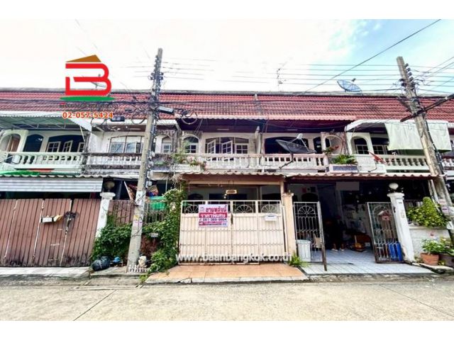ทาวน์เฮาส์ หมู่บ้าน สุขสบายวิลล่า เนื้อที่ 25 ตรว. ถนนลาดพร้าว แขวงคลองเจ้าคุณสิงห์ เขตวังทองหลาง กรุงเทพมหานคร