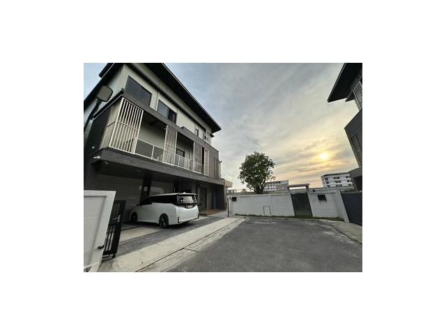 บ้านเดี่ยวริมน้ำ 3 ชั้น พร้อมลิฟต์ พานารา เทพารักษ์ 65 ตร.ว