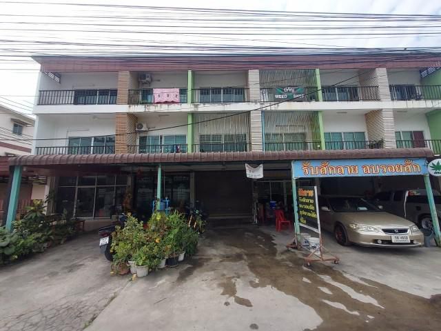 ขายอาคารพาณิชย์ 3 ชั้น ถ.ห้วยปราบ-พันเสด็จใน ต.บ่อวิน อ.ศรีราชา ช