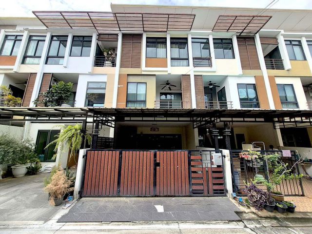 ขาย ทาวน์โฮม 3 ชั้น หมู่บ้านซิกเนเจอร์ วิภาวดี 60 ซอยพหลโยธิน49/1,ซอยวิภาวดี 60