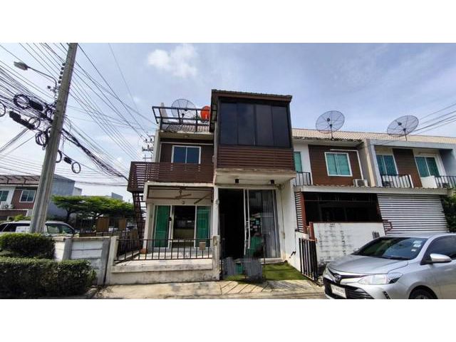 ขายทาวน์เฮ้าส์หมู่บ้านเดอะคัลเลอร์ แจ้งวัฒนะ- ติวานนท์ เฟส 2 จ.นน