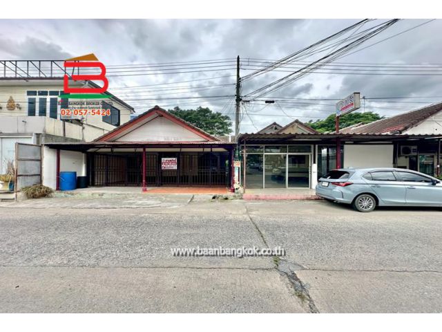 บ้านเดี่ยว หมู่บ้าน พรธิสาร 4 เนื้อที่ 32 ตรว. ถนนรังสิต-นครนายก ตำบลคลองหก อำเภอคลองหลวง จังหวัดปทุมธานี