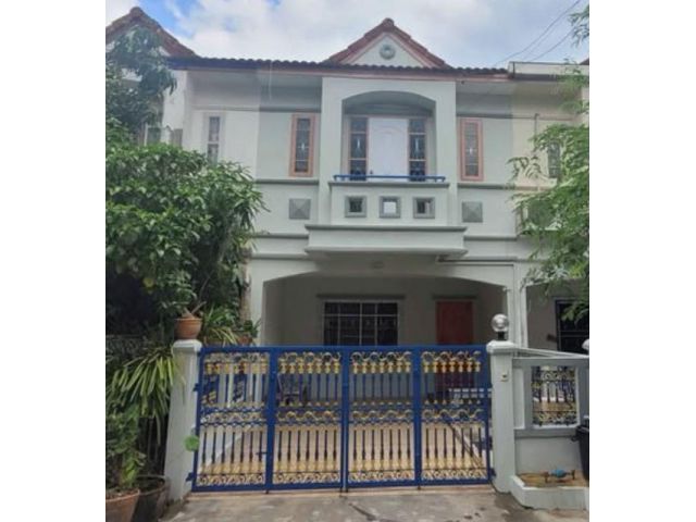 ขายทาวน์เฮ้าส์ 2 ชั้น เพิ่งรีโนเวทใหม่ หมู่บ้าน เค.ซี. รามอินทรา 5 ติดถนนพระยาสุเรนทร์ 40 ที่จอดรถ 1 คัน