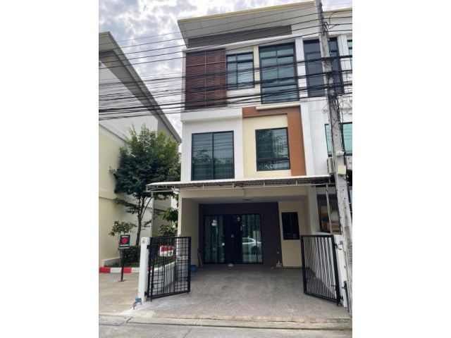 ขายทาวน์โฮม 3 ชั้น โครงการซิกเนเจอร์ วิภาวดี 60 บ้านหลังริม ตรงหน้าสวน ขายพร้อมเฟอร์พร้อมเข้าอยู่