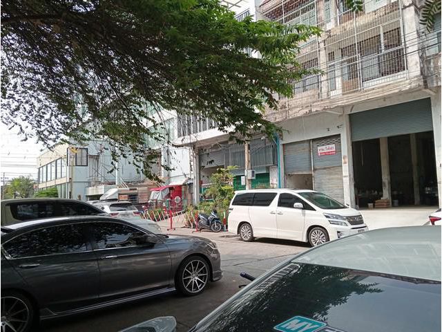 ให้เช่าอาคารพาณิชย์  พร้อมโกดังขนาด 608 ตรม.ย่านกิ่งแก้ว-ลาดกระบั