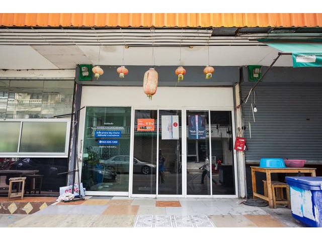 ให้เช่าพื้นที่เพื่อขายของ ณ ถนน ประเสิรญมณูกิจ 6000 บาท/เดือน