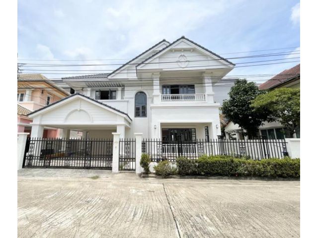 ให้เช่าบ้านเดี่ยว 2 ชั้น รีโนเวทใหม่ พร้อมเข้าอยู่ หมู่บ้านกรองทอง พัฒนาการ 32 ใกล้ทองหล่อ