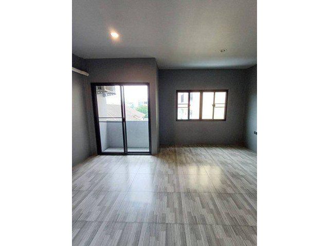 P893 ขายทาวน์โฮม บ้าน สไตล์ลอฟท์ ลาดพร้าว บางกะปิ