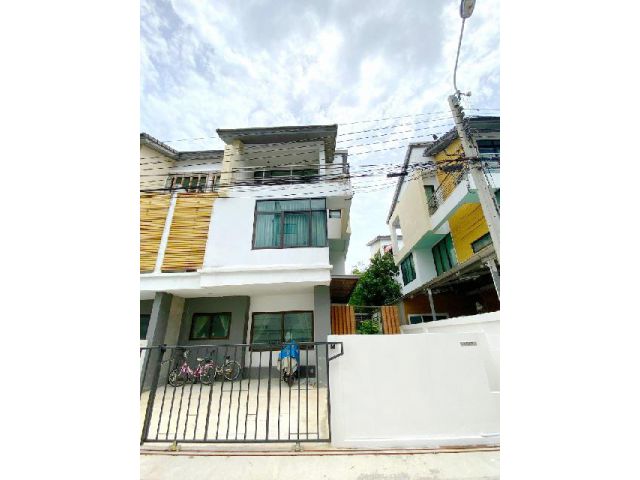 แนวตั้งเฟอร์ครบ 3ชั้น เฟอร์ 5แอร์ คฤหาสน์หรู MRTบางรักใหญ่ 600ม.