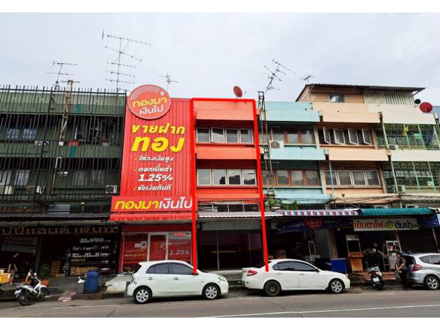 ขายและให้เช่าอาคารพาณิชย์ ติดถนนแฮปปี้แลนด์ บางกะปิ เนื้อที่ 14 ตร.ว. 3.5 ชั้น 2 นอน 4 น้ำ