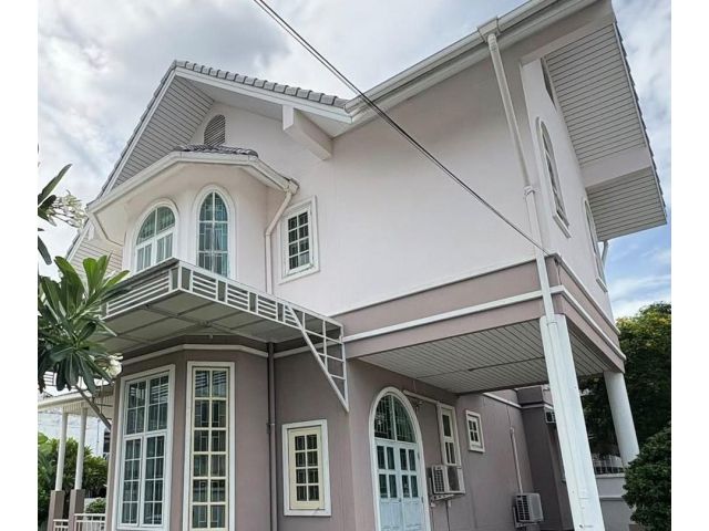 ขายบ้านเดี่ยว 2.5 ชั้น หมู่บ้านเมืองทอง 4 หลังหัวมุม ปากซอย 5 ซอยปุณณวิถี 53 ถนนสุขุมวิท 101 (ซอยวัดธรรมมงคล)
