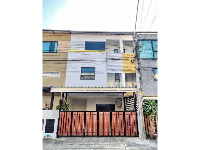 เช่า ทาวน์โฮม 3 ชั้น หมู่บ้านสาริน วิช สุขุมวิท 107 ใกล้สถานี BTS แบริ่ง