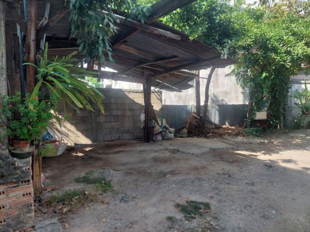 ายที่ดินใกล้คูเมืองเชียงใหม่ 29 ตรว 2 ล้าน(หายยา) ++มีพื้นที่ปลูกต้นไม้ ++ถนนหน้าบ้านรถยนต์เข้าได้ ++ใกล้ถนนคนเดิน สนใจโ