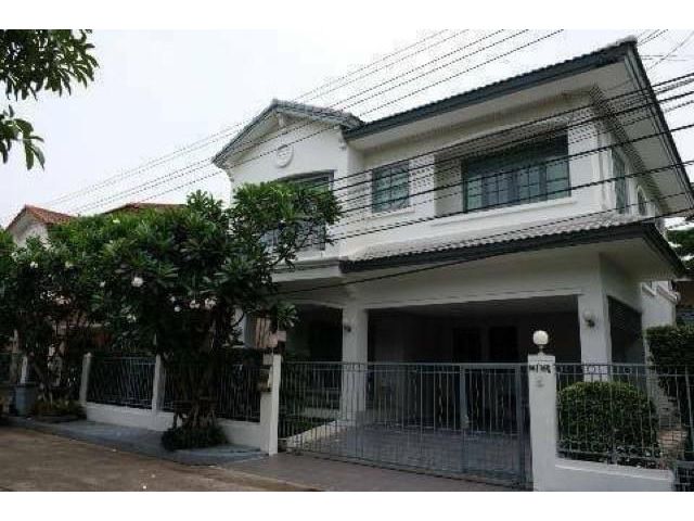 ให้เช่าบ้านเดี่ยว  2ชั้น หมู่บ้านม้ณฑนา ศรีนครินทร์ ถ.หนามแดง บางพลี เฟอร์นิเจอร์ครบแอร์ใหม่ 6 เครื่อง