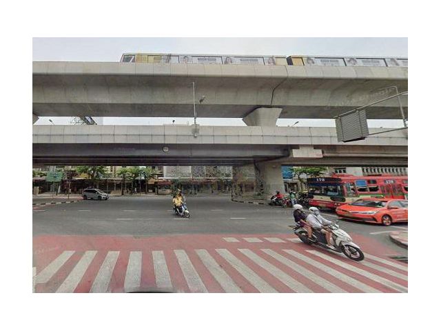 ขายที่ดินพร้อมบ้าน ติดถนนเสนานิคม 1 ถนนกว้าง 4 เลน เดินทางสะดวก