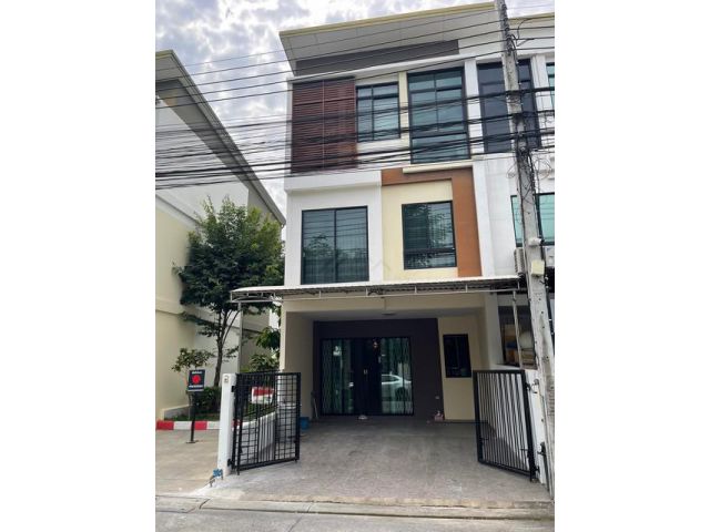 ขายทาวน์โฮม 3 ชั้น หลังริม หน้าสวน 3 นอน โครงการซิกเนเจอร์ วิภาวด