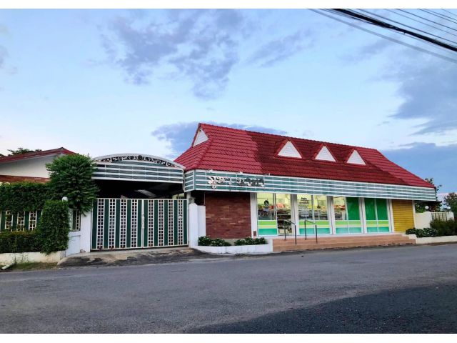 ขายบ้านพร้อมกิจการขายอุปกรณ์ตัดเย็บ ทำเลดี ใกล้บ้านดอนหลวง ชุมชน