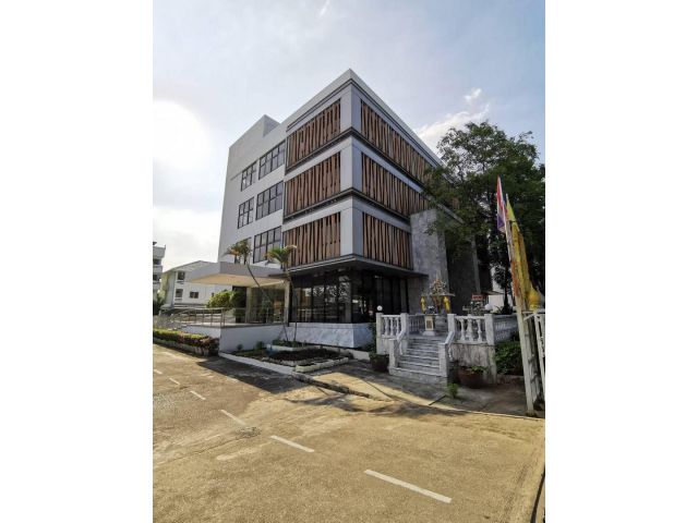 ให้เช่าตึกออฟฟิศรามคำแหง39 ขนาด 1,660 sq.m. ที่จอดรถเยอะ
