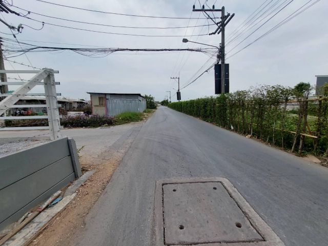 ทีดินพร้อมสิงปลูกสร้าง ติดซอยแก้วบาง ถนนเลียบคลองสอง