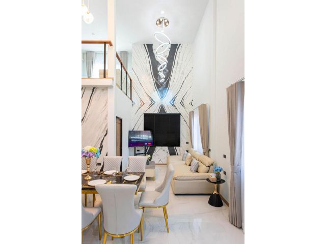 New Modern Luxury Single House in Huaikwang 5 Beds  500 ตร.ม.