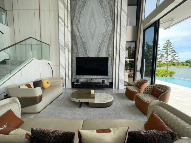Luxury house ให้เช่า Lake legend bangna  6 ห้องนอน