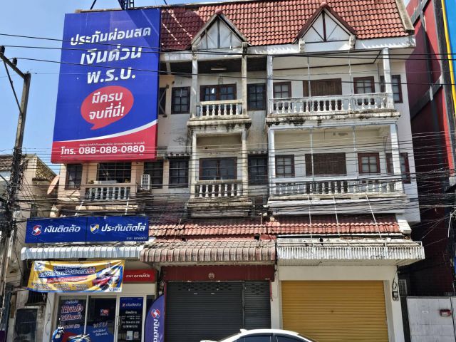 ขายตึกแถว3ชั้นครึ่งโฉนด16ตรว.อยู่ห้องริม อ.เมืองลำปาง จ.ลำปางราคา4,200,000บาท
