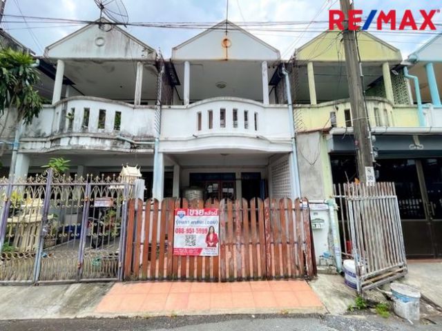 หมู่บ้าน บก.ทหารสูงสุด ทาวน์เฮ้าส์ 2 ชั้น รามอินทรา 46 แยก 3 ใกล้สถานีรถไฟฟ้าคู้บอน เดินทางเพียง 5 นาที